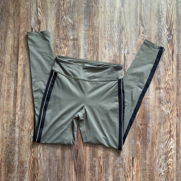 Forever21 Green Athletic Leggings - Picture 2 of 3